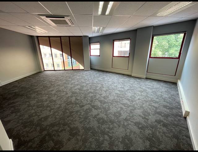 1,103M² OFFICE TO LET IN PARKTOWN